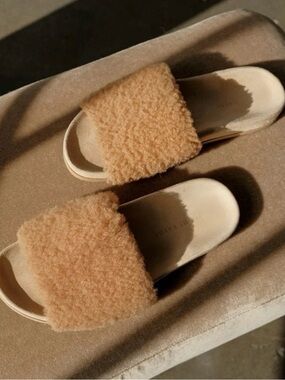 Jenni Kayne Tan Shearling Slide Sandals